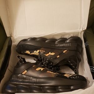 Versace chain reaction